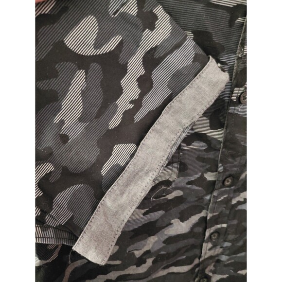 Marc Ecko Cut & Sew Men's Shirt Large Button Up Short Sleeve Camo Print - Picture 2 of 11